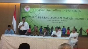 Kepala Badan Puskesbangpol DKI DR. Kardiono juga memberikan masukan dalam diskusi panel buka puasa bersama