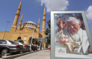 Paus di Lebanon 2012