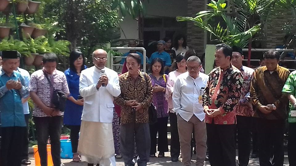 Doa bersama untuk kedamaian Jakarta oleh para perwakilan agama-agama