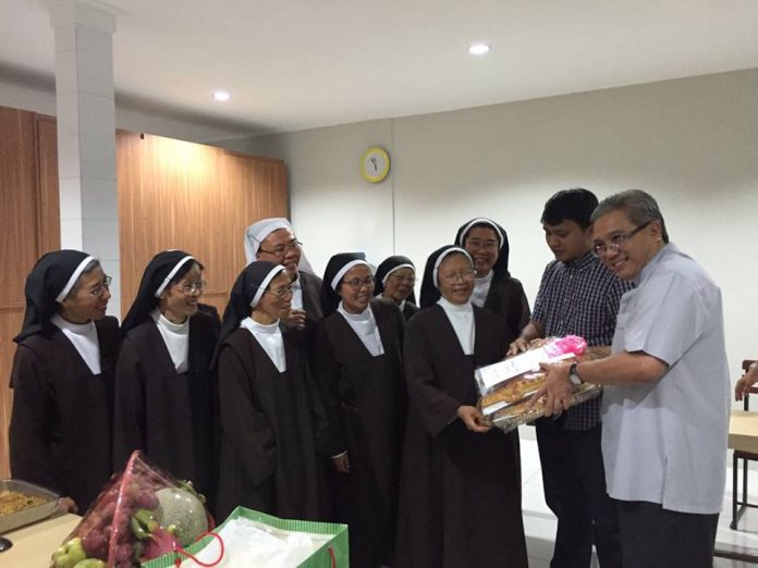 Vikjen KAJ, Rm Samuel Pangestu, menerima 8 Suster OCD. suster ocd di jakarta, kaj, keuskupan agung jakarta